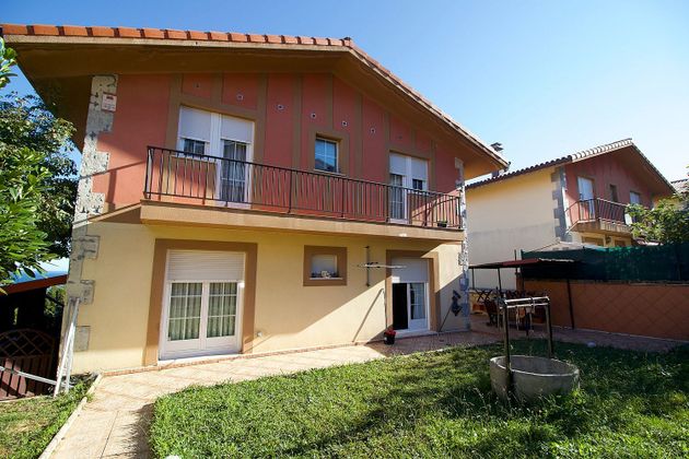 Foto 1 de Chalet en venta en calle Cerdigo de 4 habitaciones con terraza y jardín