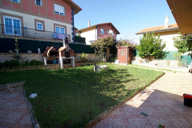 Foto 2 de Chalet en venta en calle Cerdigo de 4 habitaciones con terraza y jardín