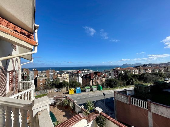 Foto 2 de Casa adossada en venda a calle Montesolmar de 4 habitacions amb terrassa i balcó