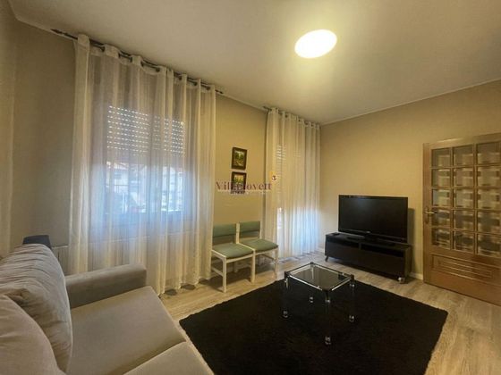 Foto 2 de Piso en alquiler en Cabral - Candeán de 3 habitaciones con muebles y balcón