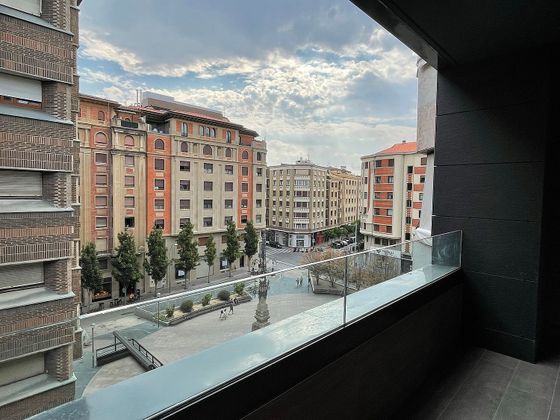 Foto 1 de Piso en venta en calle Alhóndiga de 3 habitaciones con terraza y garaje