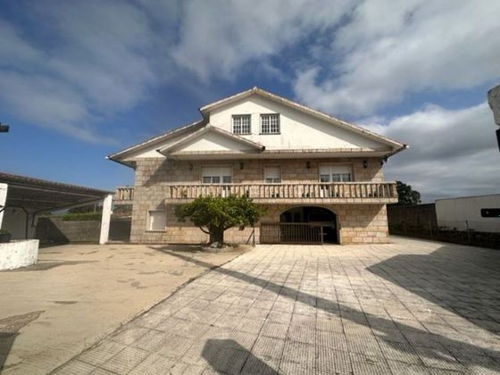 Foto 1 de Xalet en venda a Vilanova de Arousa de 8 habitacions amb terrassa i garatge