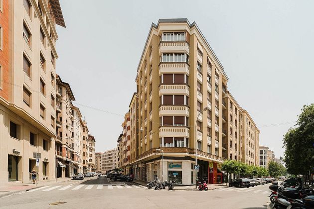 Foto 1 de Pis en venda a calle Sancho El Mayor de 5 habitacions amb balcó i calefacció