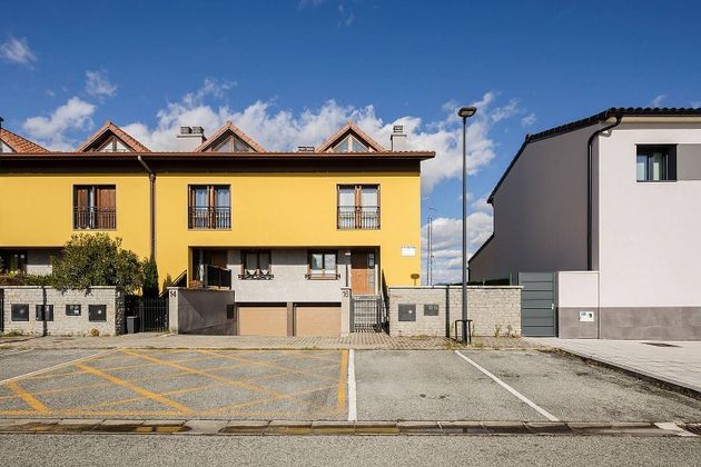Foto 1 de Casa en lloguer a plaza San Cosme y San Damián de 4 habitacions amb terrassa i garatge