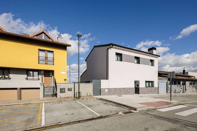Foto 2 de Casa en lloguer a plaza San Cosme y San Damián de 4 habitacions amb terrassa i garatge