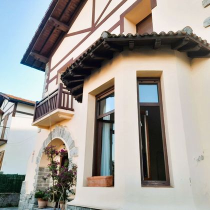 Foto 2 de Chalet en venta en Pinar - Anaka - Belaskoenea de 4 habitaciones con terraza y garaje