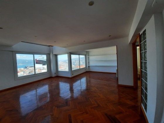 Foto 1 de Àtic en venda a Praza España - Casablanca de 3 habitacions amb terrassa i calefacció