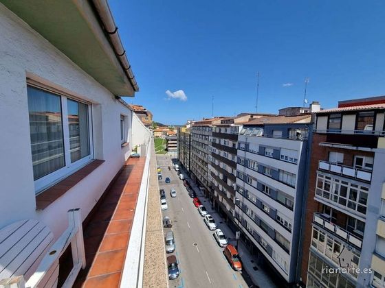 Foto 2 de Pis en venda a Centro - Avilés de 5 habitacions amb terrassa i garatge