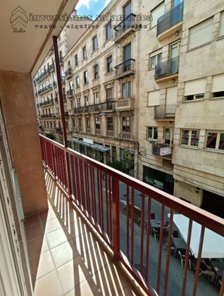 Foto 2 de Pis en lloguer a Centro - Salamanca de 4 habitacions amb balcó i calefacció