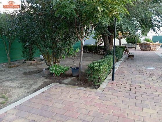 Foto 2 de Xalet en venda a Santa Cruz - Industria - Polígono Campollano de 3 habitacions amb piscina i jardí