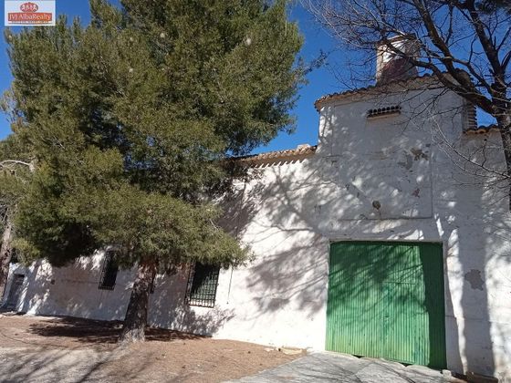Foto 1 de Casa rural en venta en Chinchilla de Monte-Aragón de 3 habitaciones y 615 m²