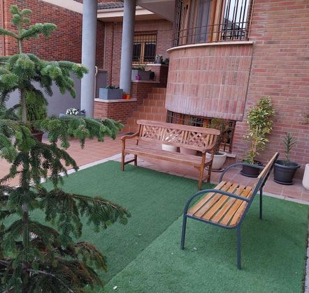 Foto 2 de Casa en venda a Hermanos Falcó - Sepulcro Bolera de 4 habitacions amb terrassa i piscina