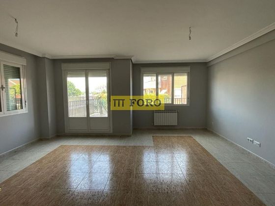 Foto 2 de Casa en venda a Miranda de Ebro de 4 habitacions amb terrassa i garatge
