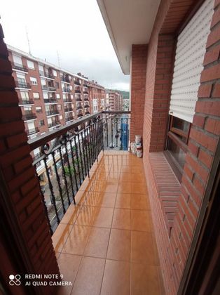 Foto 2 de Piso en alquiler en Galdakao de 3 habitaciones con balcón y calefacción