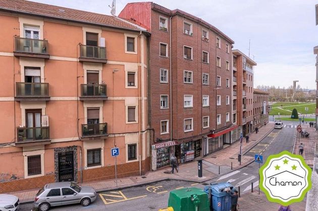 Foto 2 de Pis en venda a Centro - Desierto - Arrontegi de 3 habitacions amb garatge i balcó
