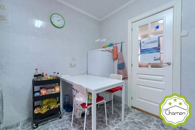 Foto 2 de Venta de piso en Bagatza - San Vicente de 3 habitaciones con calefacción