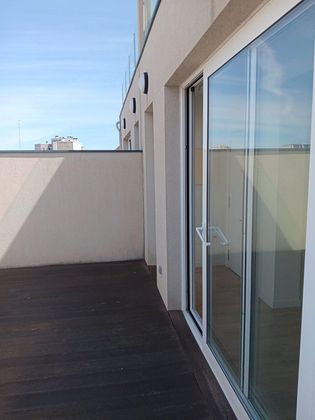 Foto 2 de Àtic en lloguer a Juan Flórez - San Pablo de 3 habitacions amb terrassa i calefacció