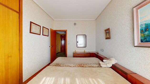 Foto 2 de Piso en venta en San Pedro de Deusto-La Ribera de 3 habitaciones con terraza y garaje