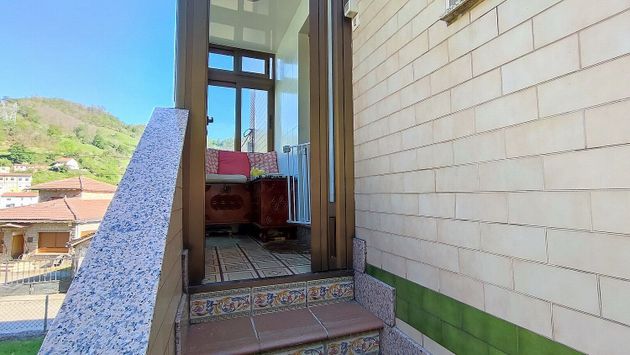 Foto 2 de Xalet en venda a Santa Marina - Polígono de 3 habitacions amb terrassa i jardí