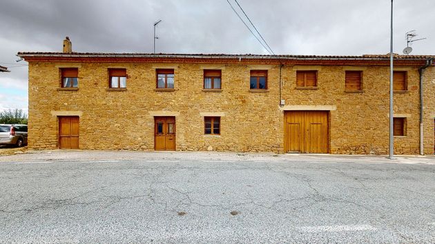 Foto 1 de Casa en venta en calle Valdorba de 6 habitaciones con terraza y garaje