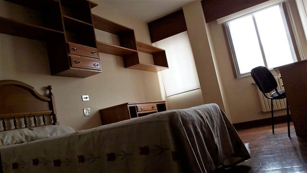 Foto 2 de Piso en venta en Ensanche - Sar de 3 habitaciones con garaje y muebles