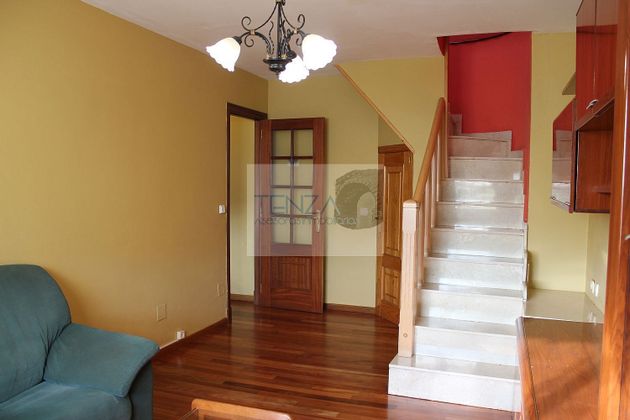 Foto 1 de Piso en venta en Castiñeiriño - Cruceiro de Sar de 3 habitaciones con garaje y muebles