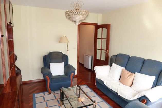 Foto 1 de Piso en alquiler en Os Mallos - San Cristóbal de 3 habitaciones con muebles y calefacción