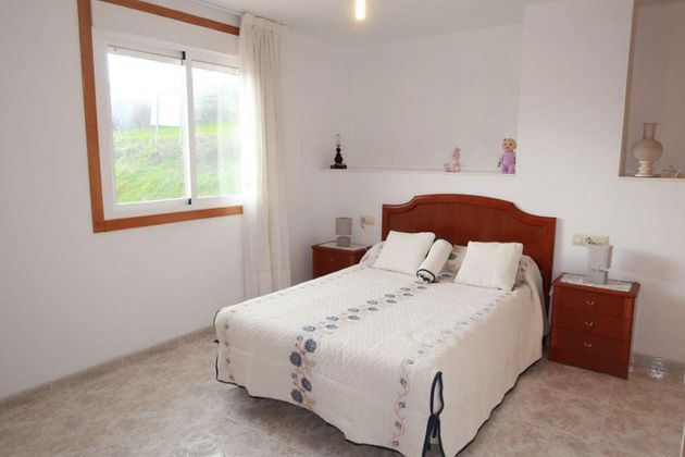 Foto 2 de Xalet en venda a Cesuras de 5 habitacions amb garatge