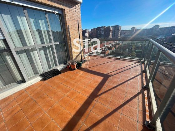 Foto 2 de Àtic en venda a Lakua - Arriaga de 2 habitacions amb terrassa i garatge