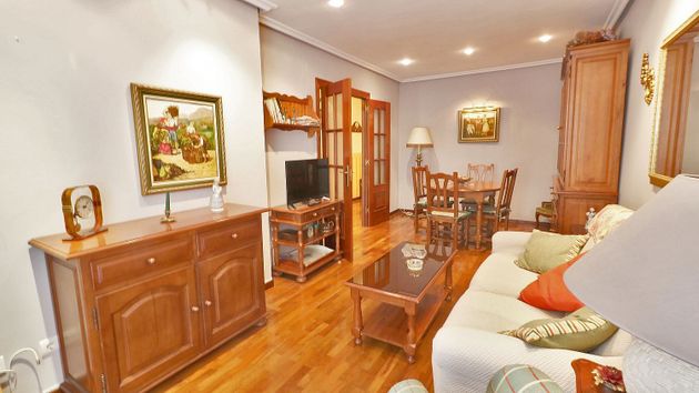 Foto 2 de Pis en venda a La Villa - Bazuelo de 2 habitacions amb terrassa i calefacció