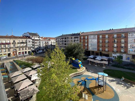 Foto 1 de Pis en venda a Centro - Vitoria-Gasteiz de 3 habitacions amb terrassa i garatge