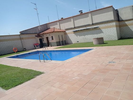 Foto 2 de Casa adossada en venda a Patrocinio - Nueva Talavera de 3 habitacions amb terrassa i piscina