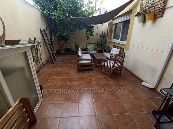 Foto 2 de Casa adossada en venda a Velada de 4 habitacions amb terrassa i garatge