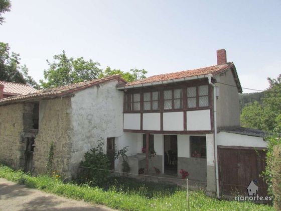 Foto 1 de Casa en venda a Parres de 2 habitacions amb terrassa i garatge
