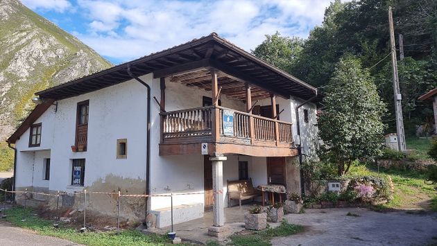 Foto 1 de Casa en venta en calle Miyares Amieva de 3 habitaciones con terraza y jardín