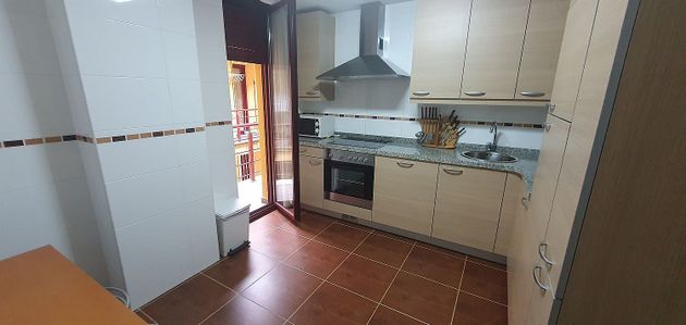 Foto 2 de Venta de piso en calle Arenas de Cabrales de 2 habitaciones con terraza y calefacción