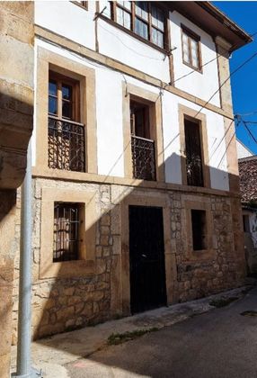 Foto 2 de Venta de casa en calle Arenas de Cabrales de 6 habitaciones con balcón