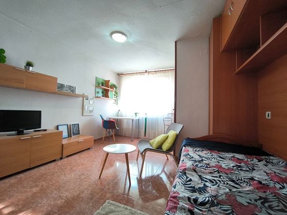 Foto 2 de Alquiler de estudio en calle Isidro Segovia con muebles y calefacción
