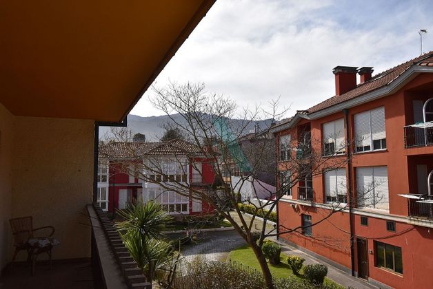 Foto 2 de Casa adossada en venda a calle Galea de 4 habitacions amb terrassa i garatge