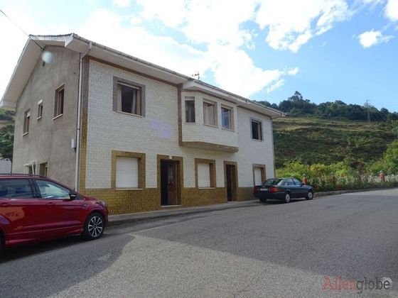 Foto 1 de Casa en venda a Regueras (Las) de 4 habitacions amb terrassa i garatge