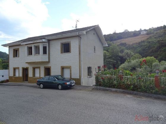 Foto 2 de Casa en venda a Regueras (Las) de 4 habitacions amb terrassa i garatge