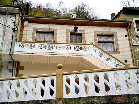 Foto 2 de Casa adossada en venda a Sama de 2 habitacions amb terrassa i garatge