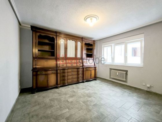 Foto 1 de Pis en venda a Centro - Avilés de 4 habitacions amb garatge i calefacció