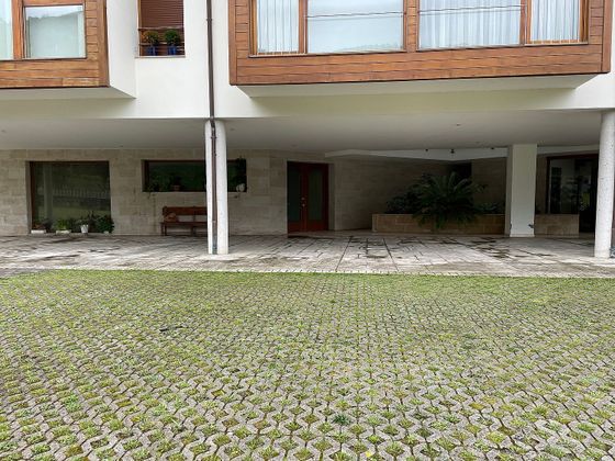 Foto 2 de Venta de piso en calle Celis de 2 habitaciones con garaje y balcón