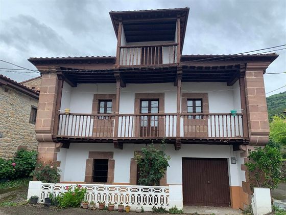 Foto 2 de Venta de casa en barrio Celis de 2 habitaciones con jardín y balcón