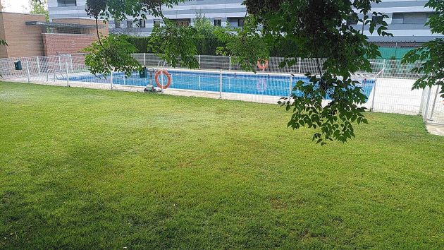 Foto 1 de Pis en venda a Universidad de 2 habitacions amb piscina i jardí