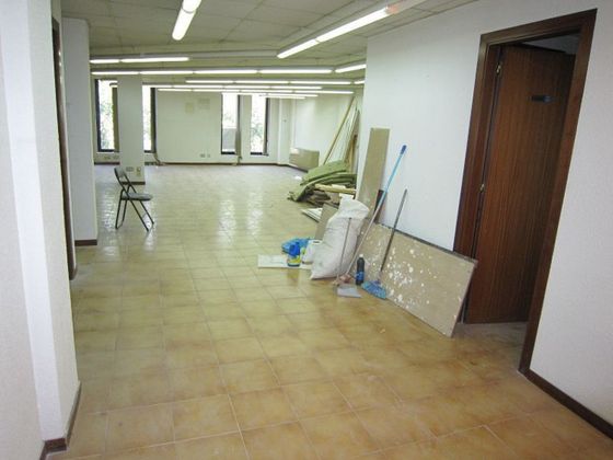 Foto 2 de Alquiler de oficina en Casc Antic de 260 m²