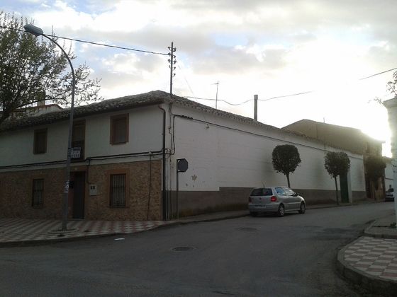 Foto 1 de Casa en venda a calle Miguel Morlan de 4 habitacions amb terrassa i jardí