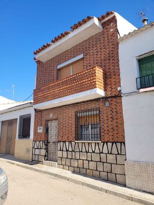 Foto 1 de Casa adossada en venda a Villamayor de Santiago de 4 habitacions amb terrassa i jardí