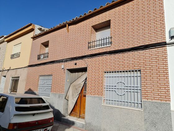 Foto 1 de Venta de casa adosada en calle La Paz de 4 habitaciones con jardín y calefacción